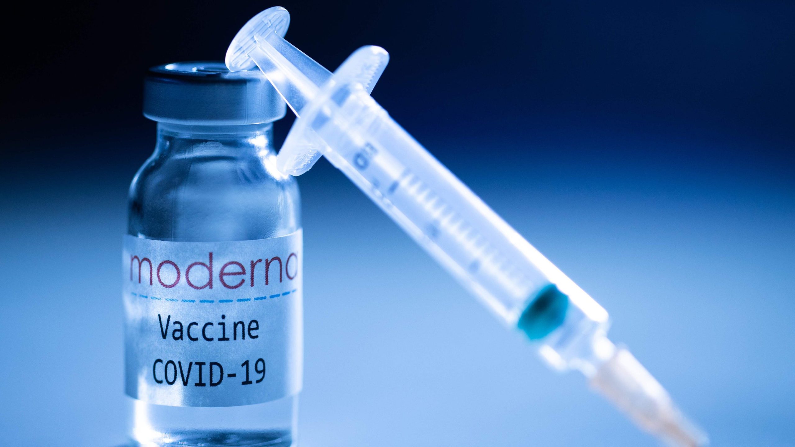 Τερατοποίηση: Έκαναν το εμβόλιο mRNA της Moderna και… «φούσκωσαν» όσοι είχαν κάνει επέμβαση με υαλουρονικό!