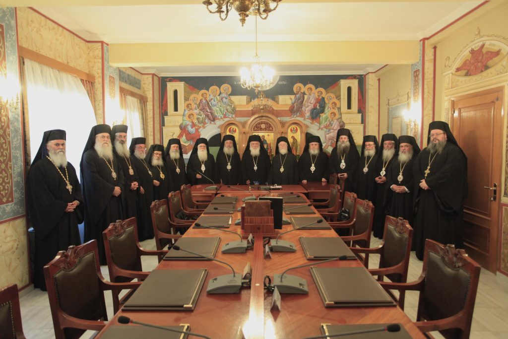 Κατέθεσε τα «όπλα» η Εκκλησία: «Θα τηρήσουμε τα μέτρα» – Η εγκύκλιος του Ιερώνυμο στους Μητροπολίτες