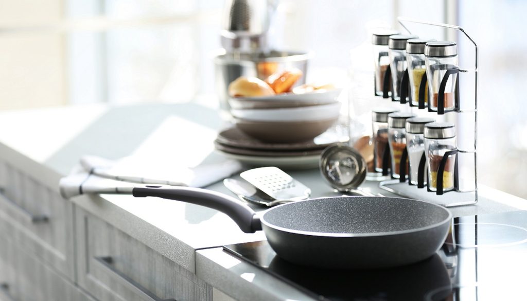Αυτό είναι το μεγάλο λάθος που κάνουν πολλοί και καταστρέφει το αντικολλητικό τηγάνι