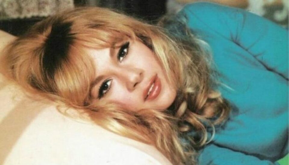 Το σπάνιο κλικ της Αλίκης Βουγιουκλάκη από διακοπές της στην Ύδρα (φωτο)