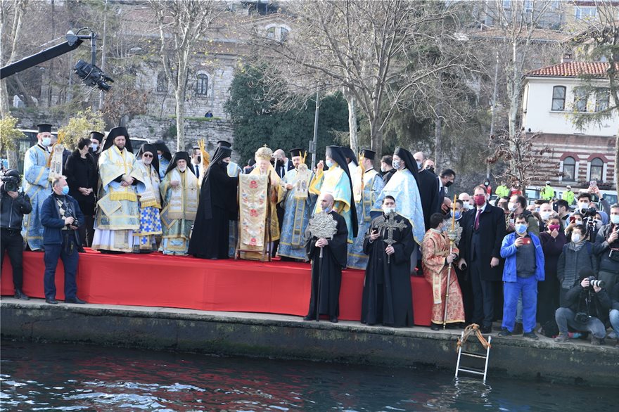 Στην… Τουρκία του Ερντογάν  γιόρτασαν τα Θεοφάνεια με λαμπρότητα – Στην Ελλάδα κυνήγι και εξοντωτικά πρόστιμα!