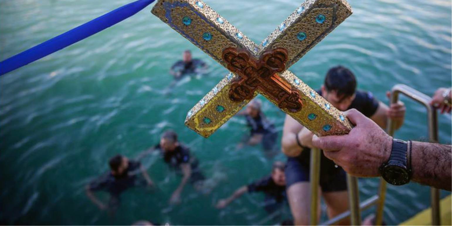 Λοιμωξιολόγοι επιτίθενται(!) στους Έλληνες για τα Θεοφάνια: «Θα έχετε lockdown για πολύ καιρό ακόμα για να μάθετε»