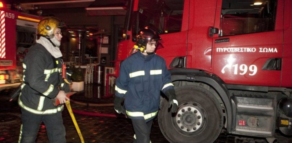 Φωτιά σε αποθήκη στο Αιγάλεω