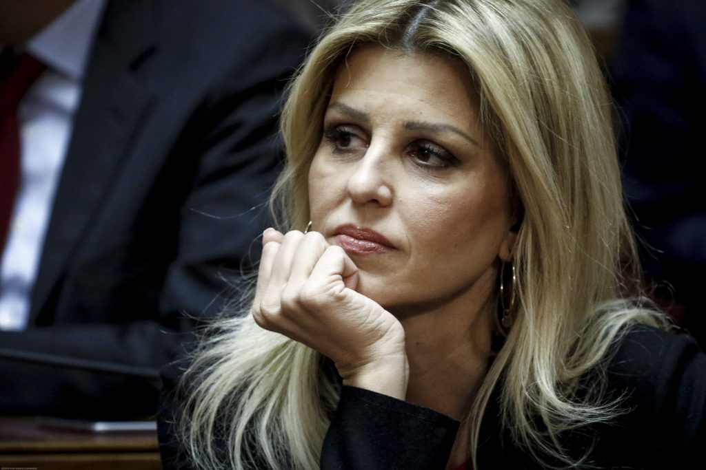 Θεσσαλονίκη: Επίθεση με μπογιές και τρικάκια στο γραφείο της Έλενας Ράπτη