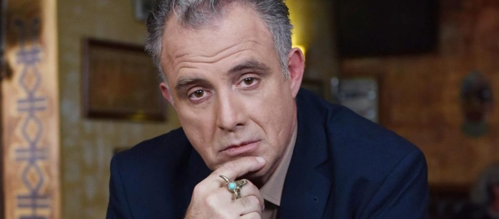 Π.Τσαρούχας: «Μία ολόκληρη χώρα ήταν παραδομένη στο “ξεβλάχεμα” του Π.Κωστόπουλου – Σημάδι της κοινωνικής ζωής»