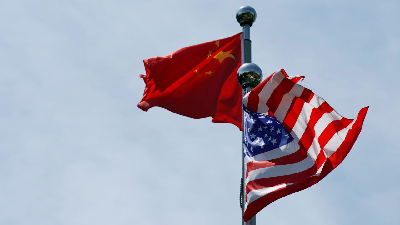 Απειλεί τις ΗΠΑ η Κίνα: «Θα πληρώσουν βαρύ τίμημα για τις απειλές κυρώσεων»