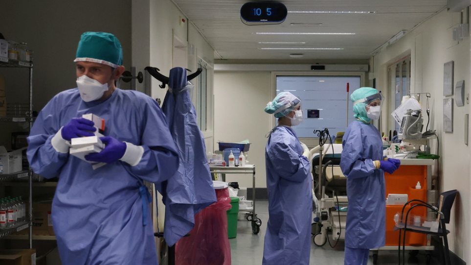 Ιταλία: «Πράσινο φως» για το εμβόλιο της Moderna – Μειώθηκαν τα τεστ και έτσι τα κρούσματα και θάνατοι