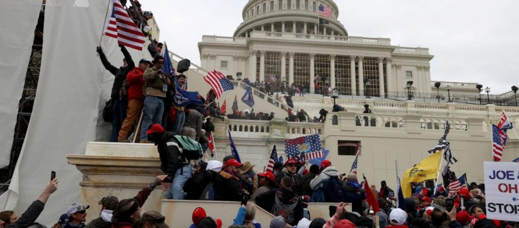 Έφοδος στο Καπιτώλιο: 68 πατριώτες διαδηλωτές συνελήφθησαν γιατί δεν ζήτησαν άδεια και… δεν φορούσαν μάσκες!