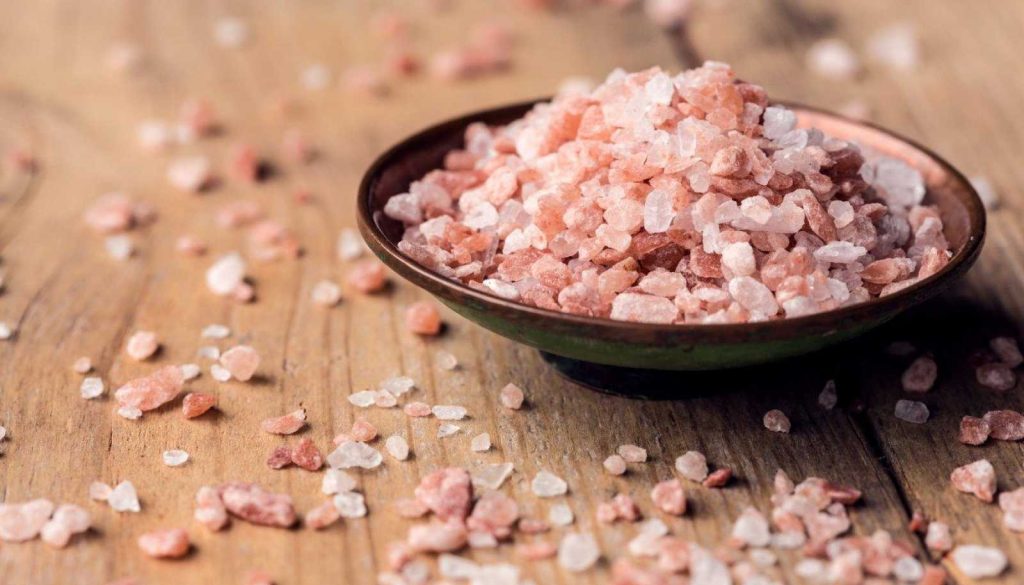 Ροζ αλάτι Ιμαλαΐων: Είναι ή όχι πιο υγιεινό από το κοινό αλάτι