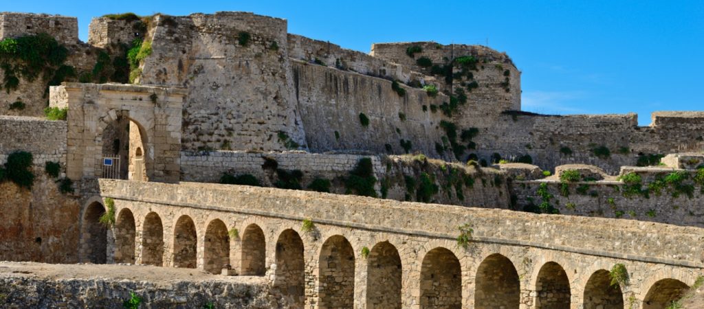 Κατέρρευσε λόγω έντονων βροχοπτώσεων κομμάτι πύργου στο Κάστρο της Μεθώνης