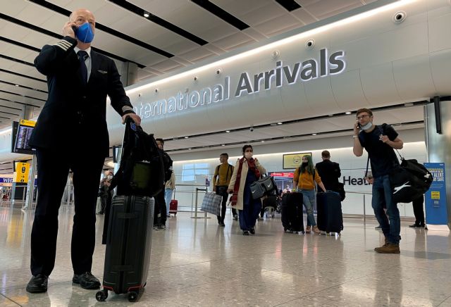 Νέα μέτρα από τη Βρετανία: Οδηγία στις αεροπορικές εταιρείες να μην δέχονται άτομα χωρίς τεστ