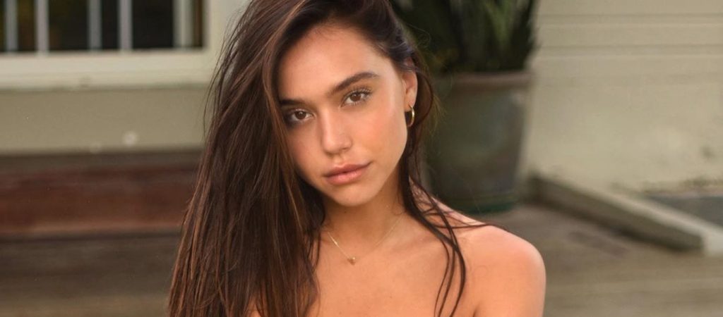 H Alexis Ren ανάβει… «φωτιές» στο ανδρικό κοινό με τις πόζες της (φώτο)