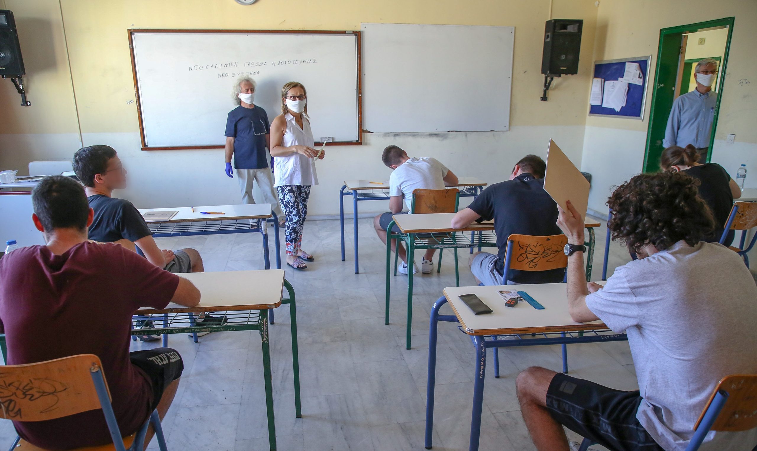 Υπουργείο Παιδείας: Ανακοινώνει μείωση στην ύλη των Πανελληνίων