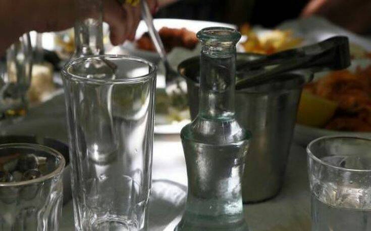 Πρόστιμο και αυτόφωρο για τσίπουρα στη Λαμία