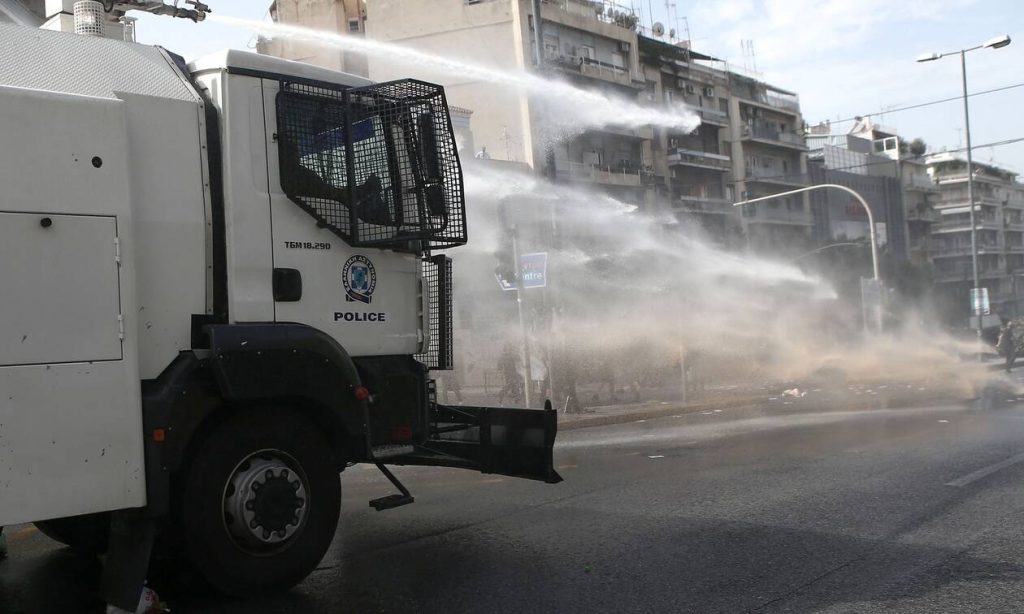 Νερό αντί για χημικά για τις «αύρες» της αστυνομία για τις διαδηλώσεις