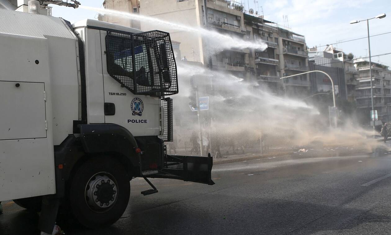 Νερό αντί για χημικά για τις «αύρες» της αστυνομία για τις διαδηλώσεις