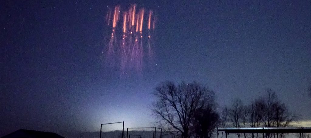 Λουιζιάνα: Ο νυχτερινός ουρανός φωτίστηκε από μια μυστηριώδη ιπτάμενη «μέδουσα» (φωτό)