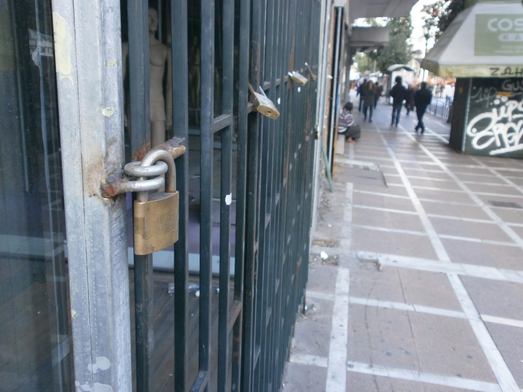 Στα «κάγκελα» ο εμπορικός κόσμος: «Μας έχει εξαντλήσει η κυβέρνηση» – Που «απειλεί» με παράταση και πιο σκληρά μέτρα
