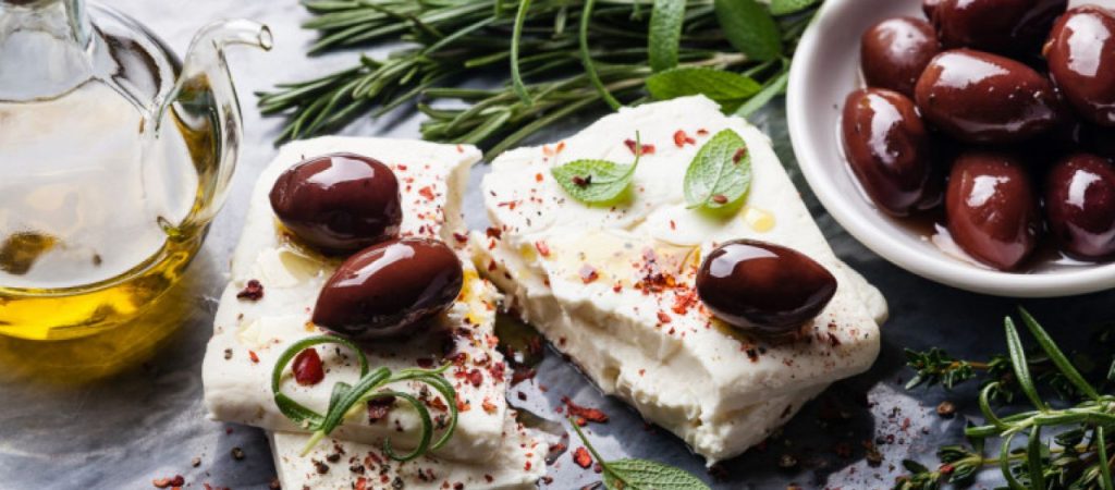 Τυρί, κρασί, ελιές, πρωταγωνιστούν στις εξαγωγές -Οι Ασιάτες τρελαίνονται για ροδάκινα και κεράσια