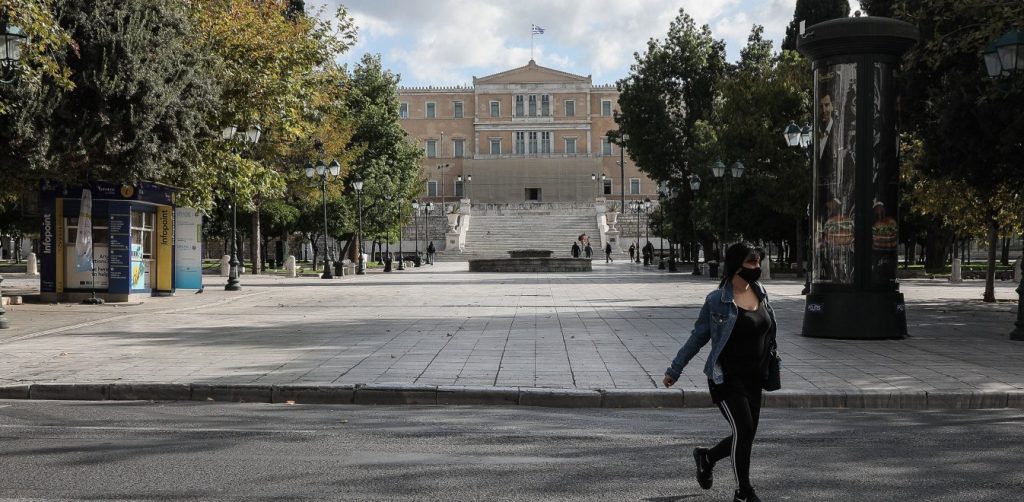 Τα «κρούσματα των εορτών» θα κρίνουν τη διάρκεια του lockdown