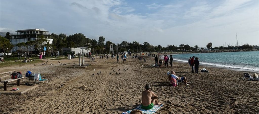 Lockdown: «Πλημμύρισαν» από κόσμο Γλυφάδα, Βουλιαγμένη & Άλιμος (φώτο)