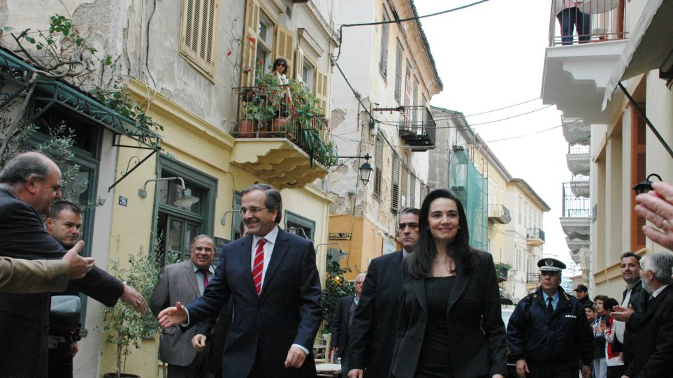 Το ζεύγος Σαμαρά περιμένει για το εμβόλιο – Άλλοι κυβερνητικοί «έτρεχαν» να προσπεράσουν τους υγειονομικούς