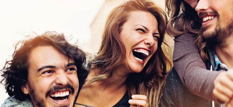Δεν θα βαρεθείς ποτέ μαζί τους: Aυτά είναι τα τέσσερα ζώδια που γίνονται η ψυχή της παρέας με το χιούμορ τους