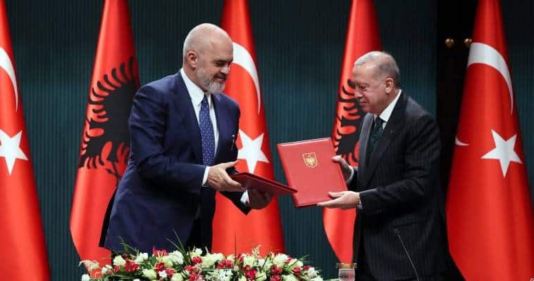 Τούρκος υπουργός Εσωτερικών: «Βοηθούμε τους Αλβανούς αδελφούς μας- Σχεδιάσαμε με Ράμα τι θα κάνουμε στα Βαλκάνια»