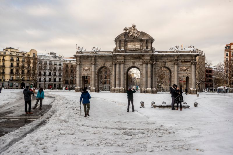 Ισπανία: Αποκλεισμένη για τρίτη μέρα η Μαδρίτη – Απίστευτες εικόνες από την χιονόπτωση (φώτο)