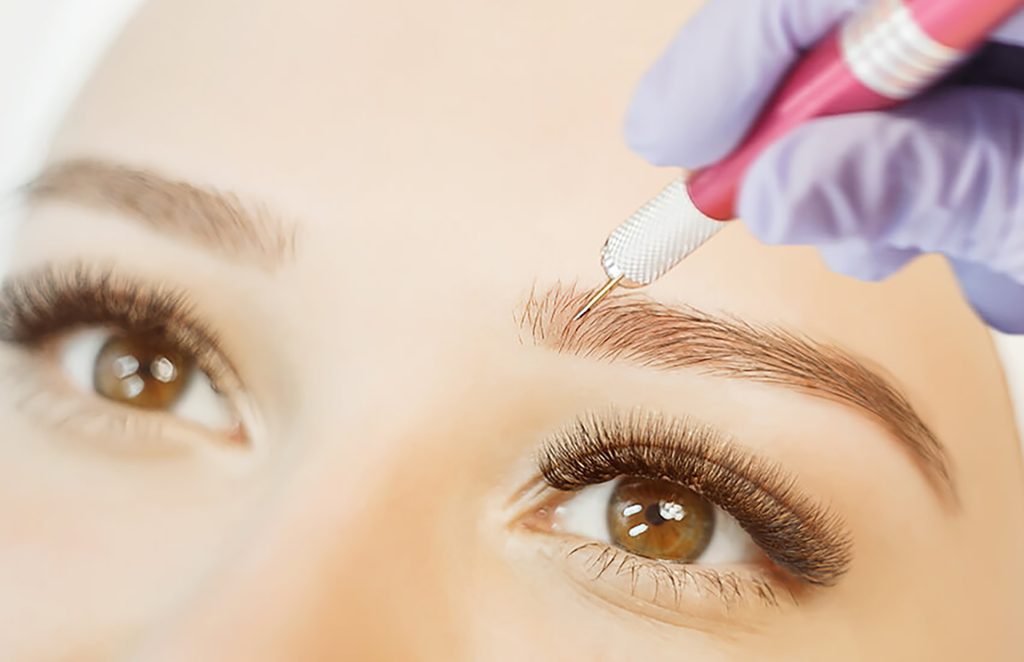 Hμιμόνιμο μακιγιάζ: Η ειδικότητα στην αισθητική που εξαπλώνεται συνεχώς