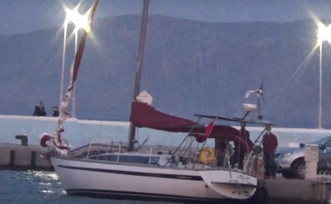 Σητεία: Μέσα στο σκάφος κρατούνται οι 7 Τούρκοι που ζήτησαν πολιτικό άσυλο