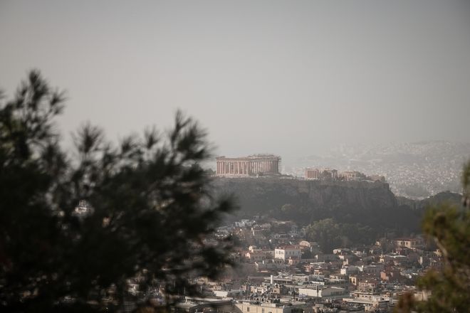 Καιρός: Αφρικανική σκόνη και ζέστη σήμερα – Πού θα βρέξει