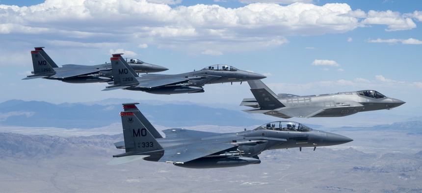 F-15, F-16 και F-35: Πότε θα πετάξουν στο Αιγαίο τα τρία μαχητικά