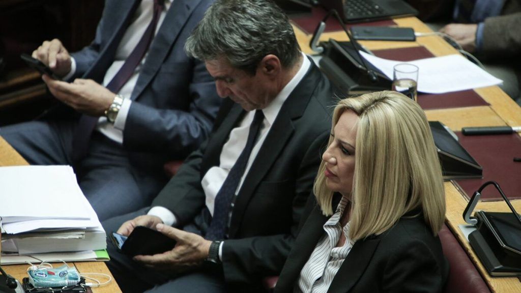 Η Φ.Γεννηματά «καθαίρεσε» τον Α.Λοβέρδο από κοινoβουλευτικό εκπρόσωπο λόγω προσέγγισής του με τη ΝΔ