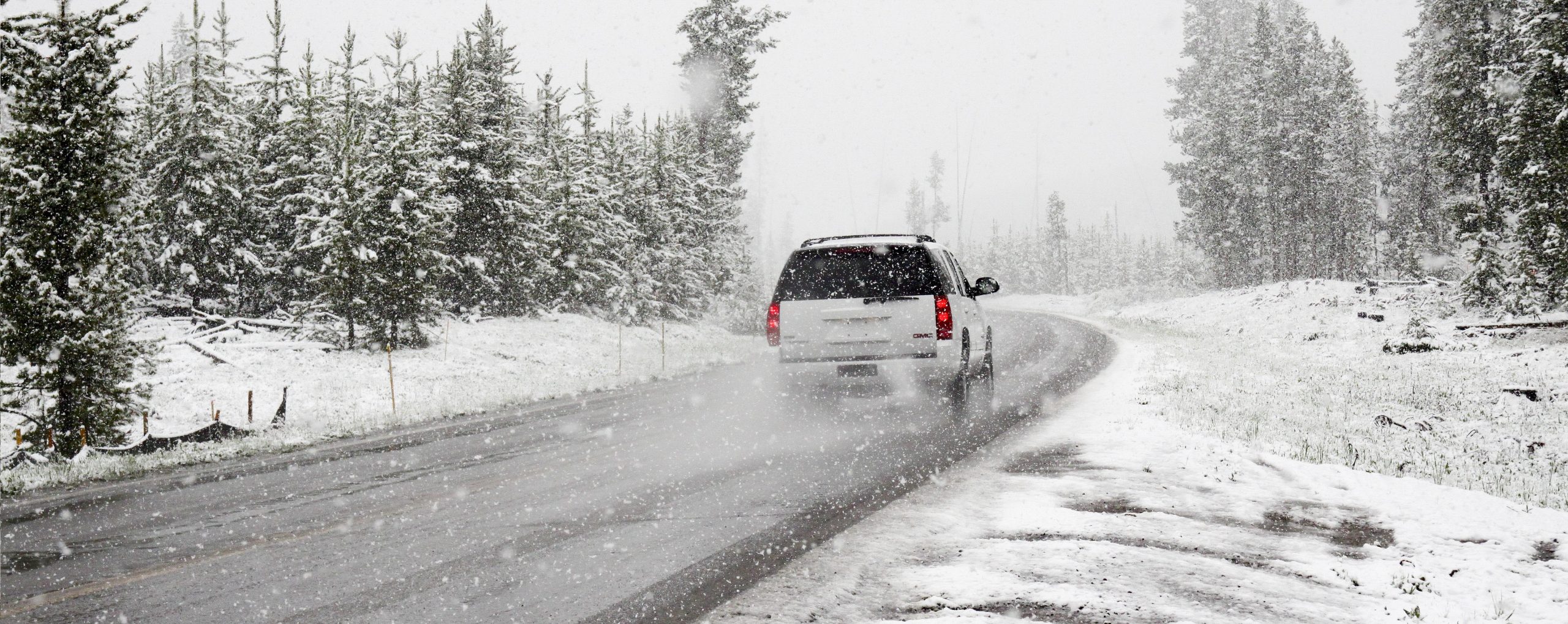 Κακοκαιρία: Δείτε τι πρέπει να έχετε στο αυτοκίνητό σας σε περίπτωση χιονόπτωσης