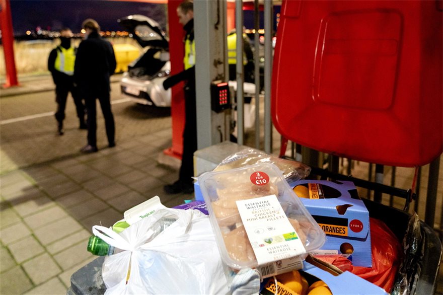 Ευρωπαϊκός σουρεαλισμός για το Brexit: Ολλανδοί κατάσχεσαν σάντουιτς με ζαμπόν από οδηγό φορτηγού ως… λαθραίο