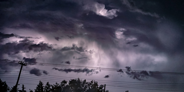 Προβλήματα από την κακοκαιρία – Ανεμοστρόβιλος έπληξε την ορεινή Άρτα