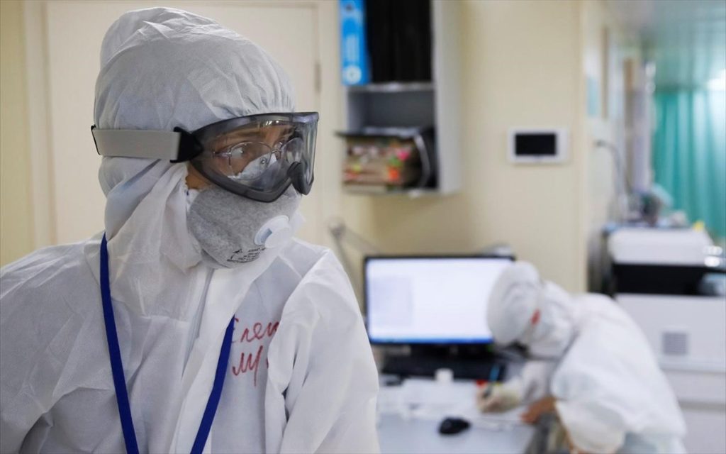 Ρωσία: Μειώνεται συνεχώς ο αριθμός των μολύνσεων από τον κορωνοϊό  – «Δεν μειώσαμε τα τεστ»
