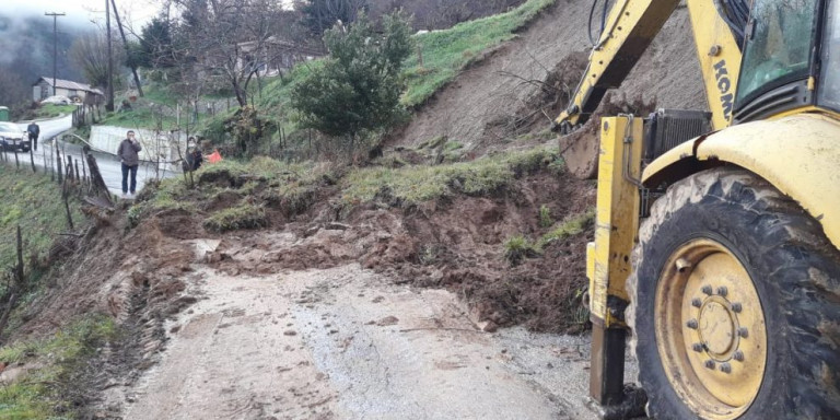 Τρίκαλα: Διεκόπη η κυκλοφορία σε επαρχιακές οδούς λόγω έντονης βροχόπτωσης