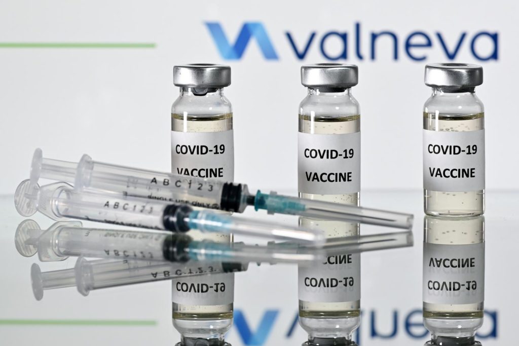 Κομισιόν: Ενδέχεται να συμφωνήσει με την Valneva για αγορά 60 εκατ. δόσεων του εμβολίου