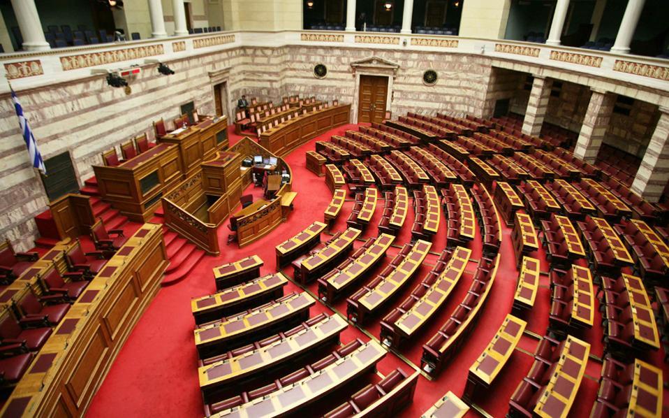 Κατατέθηκε τροπολογία στη Βουλή για παράταση των αιτήσεων για ρυθμίσεις οφειλών υπερχρεωμένων φυσικών προσώπων