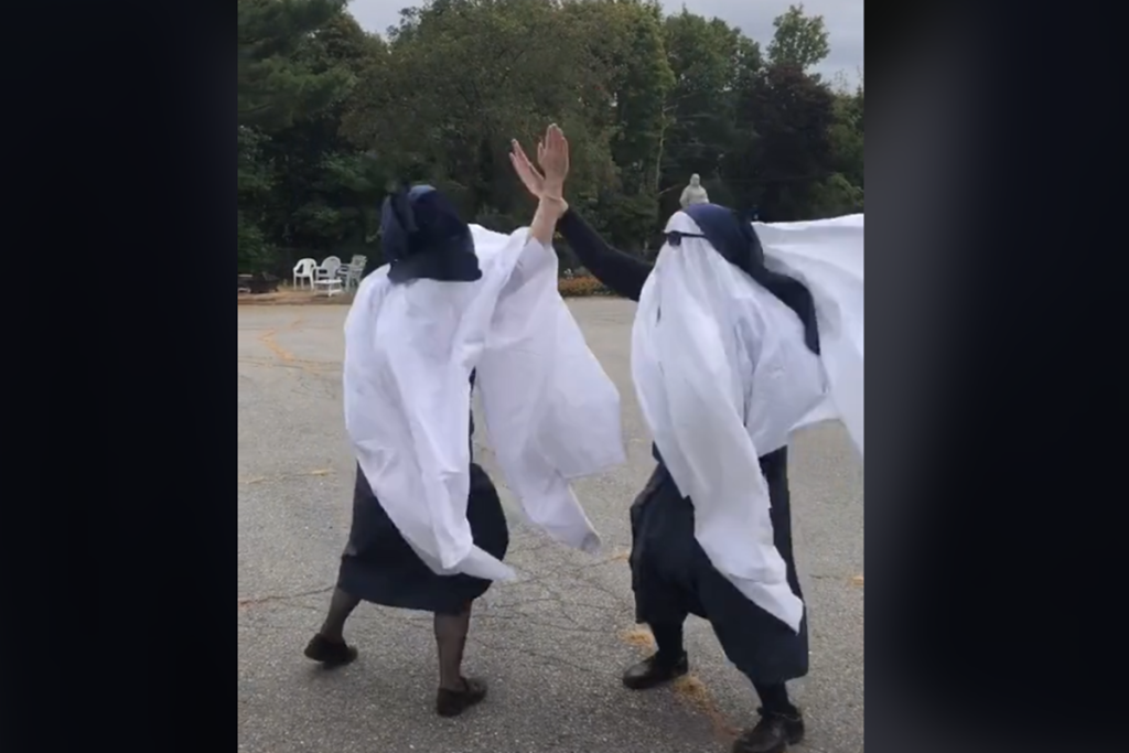 Καθολικές καλόγριες γίνονται… viral στο Tik Tok (βίντεο)