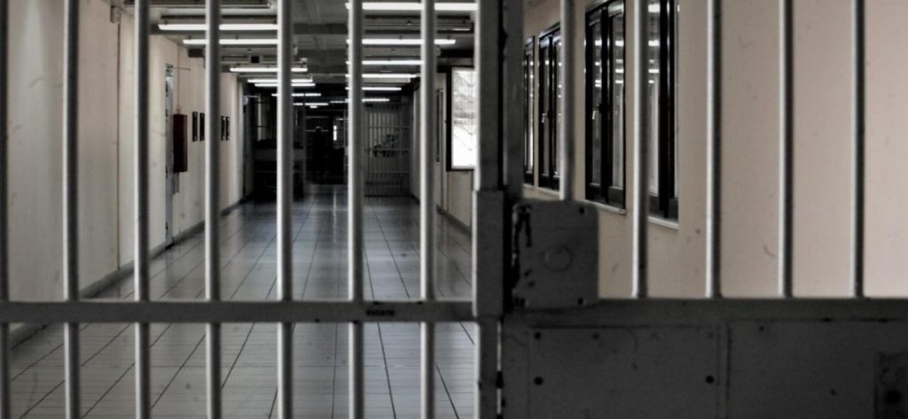 Άρση ορισμένων περιοριστικών μέτρων πρόληψης στα Καταστήματα Κράτησης της χώρας