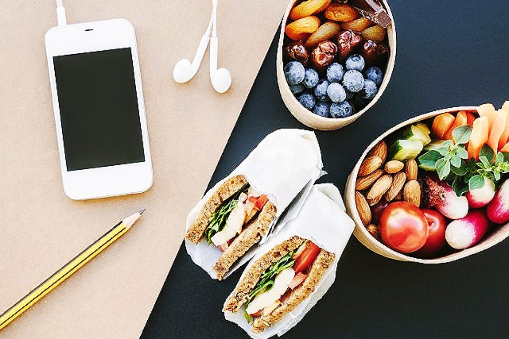 Δίαιτα: Tα σνακ που πρέπει να προτιμάτε στη δουλειά για απώλεια βάρους