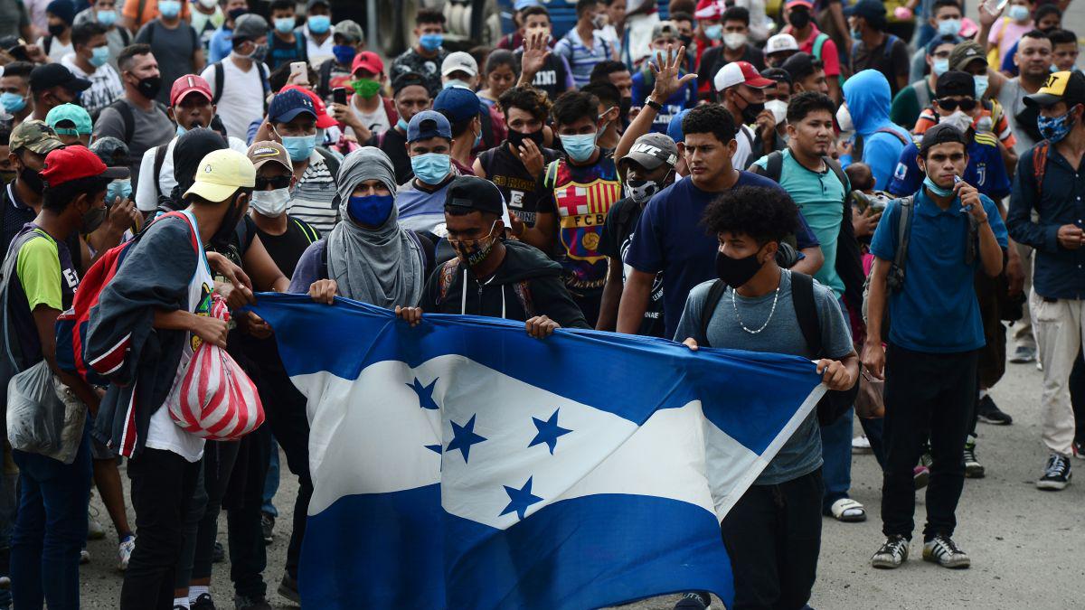 Χιλιάδες μετανάστες από την Ονδούρα ξεκίνησαν για τις ΗΠΑ – Πιστεύουν πως ο Τ.Μπάιντεν θα τους αφήσει να μπουν
