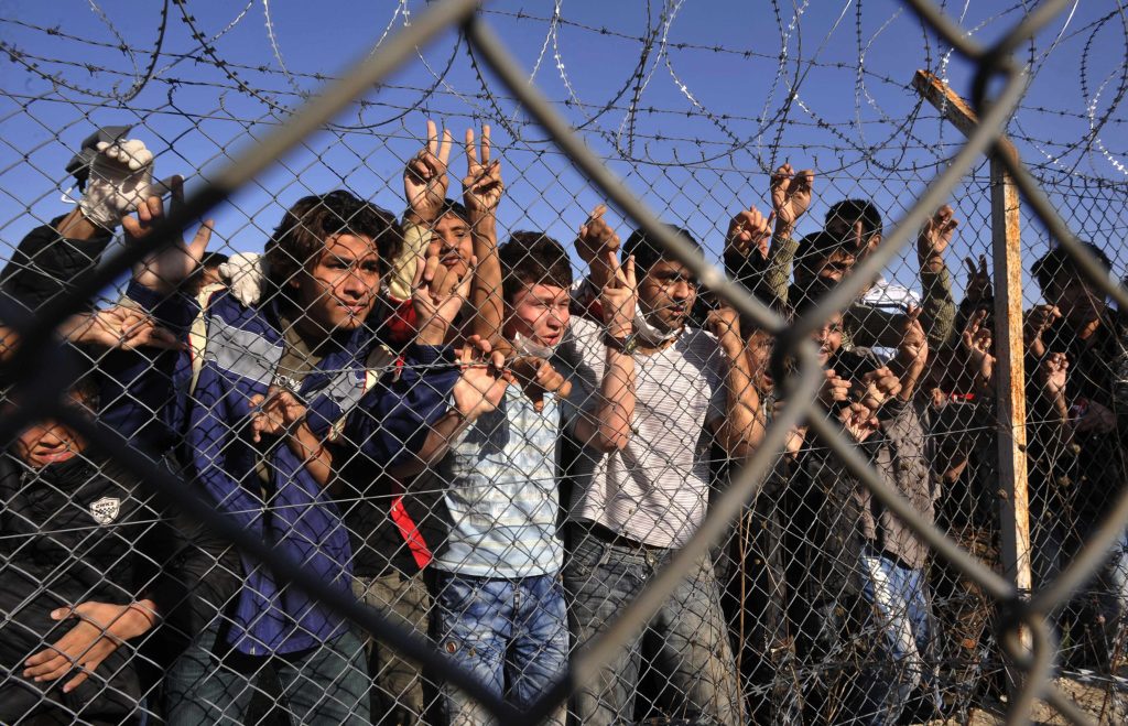 Χίος: Παράνομοι μετανάστες έχουν κάνει κατάληψη σε σπίτι (βίντεο)