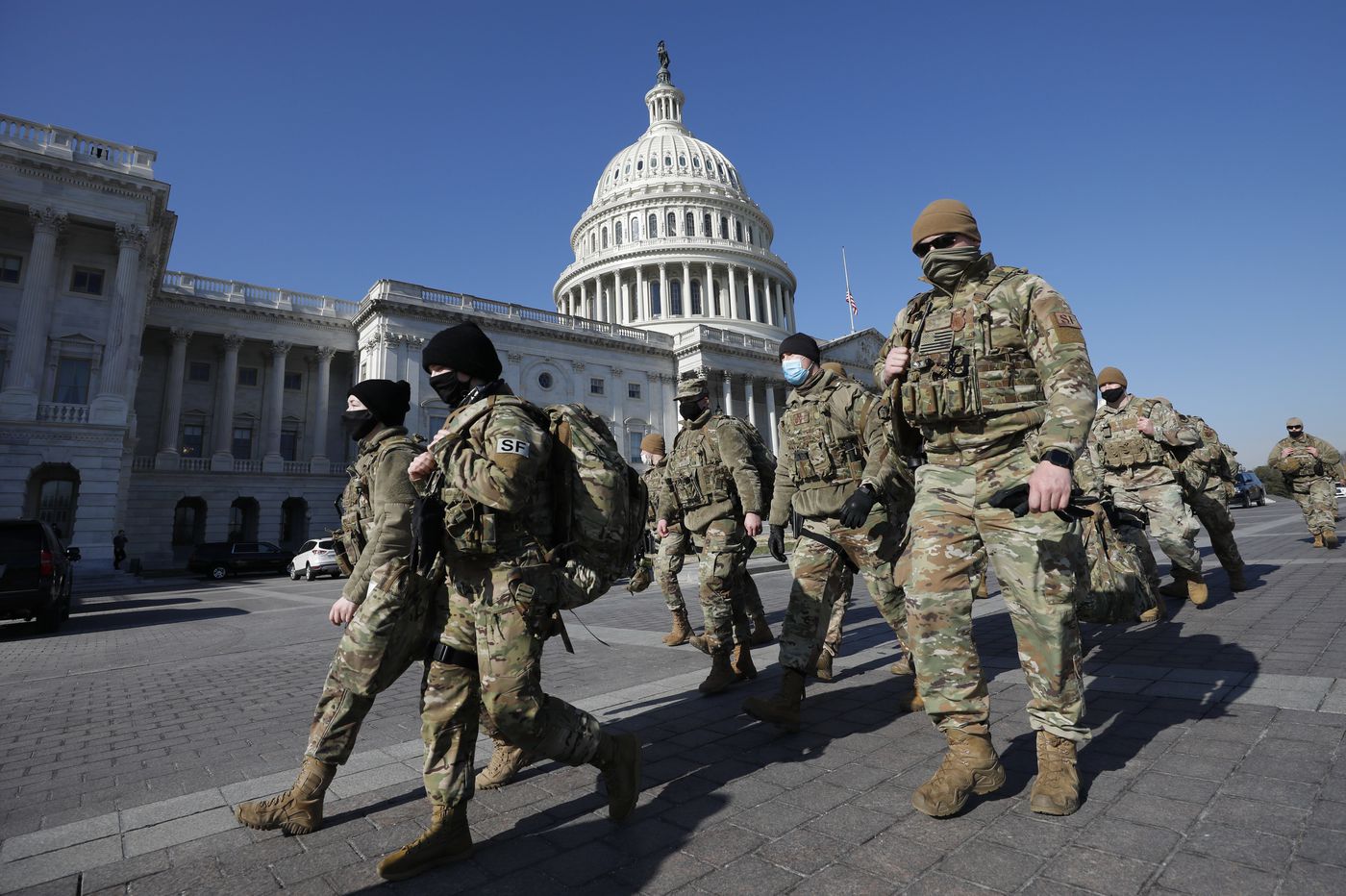Η Ουάσιγκτον σε… lockdown: Παρεμβολές σε κινητά και ραδιοσταθμούς – Χιλιάδες ένοπλοι στρατιώτες στους δρόμους