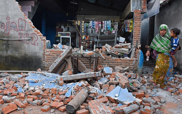 Τουλάχιστον 35 νεκροί και πάνω από 600 τραυματίες από σεισμό 6,2 Ρίχτερ στην Ινδονησία (βίντεο-φωτο) (upd)