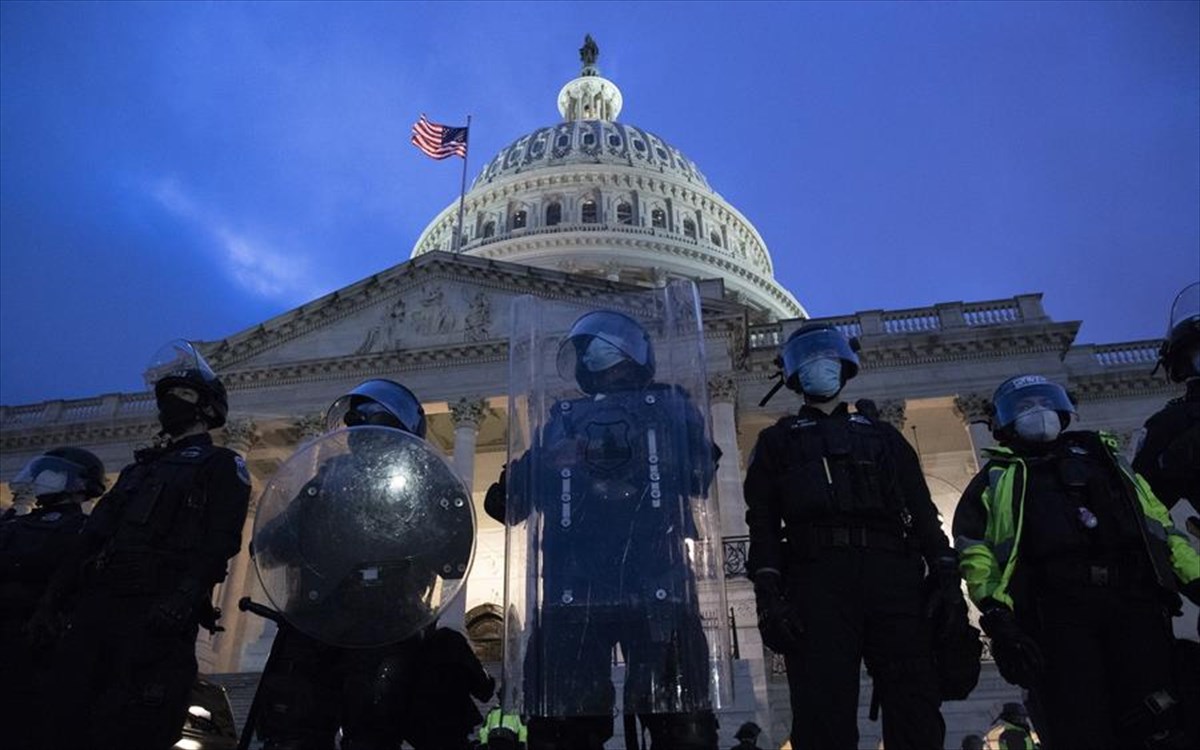 ΗΠΑ: Έρευνα σε αστυνομία και υπουργεία μετά την άλωση του Καπιτωλίου
