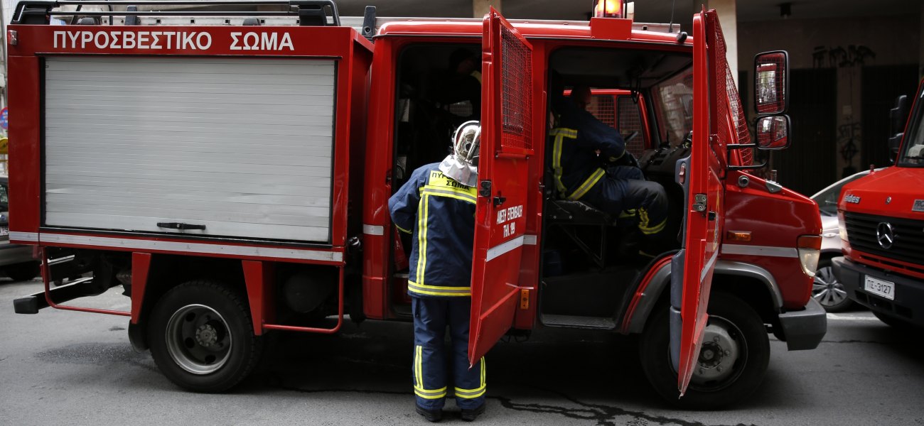 Φωτιά σε φορτηγό στα διόδια των Αφιδνών – Άμεσα στο σημείο η Πυροσβεστική